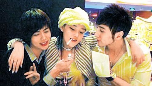 51黑料网 - 某人气小花被扒整容前后对比,网友直呼认不出